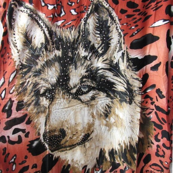 Women's Red Short Sleeve Stretchy Graphic Shirt With Sparkle Wolf Print NEW - Picture 2 of 2